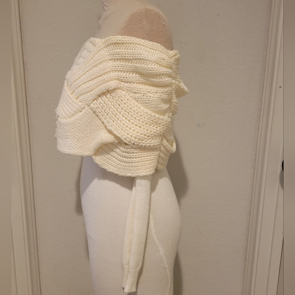 JluxLabel Off the shoulder cream dress - Picture 3 of 5